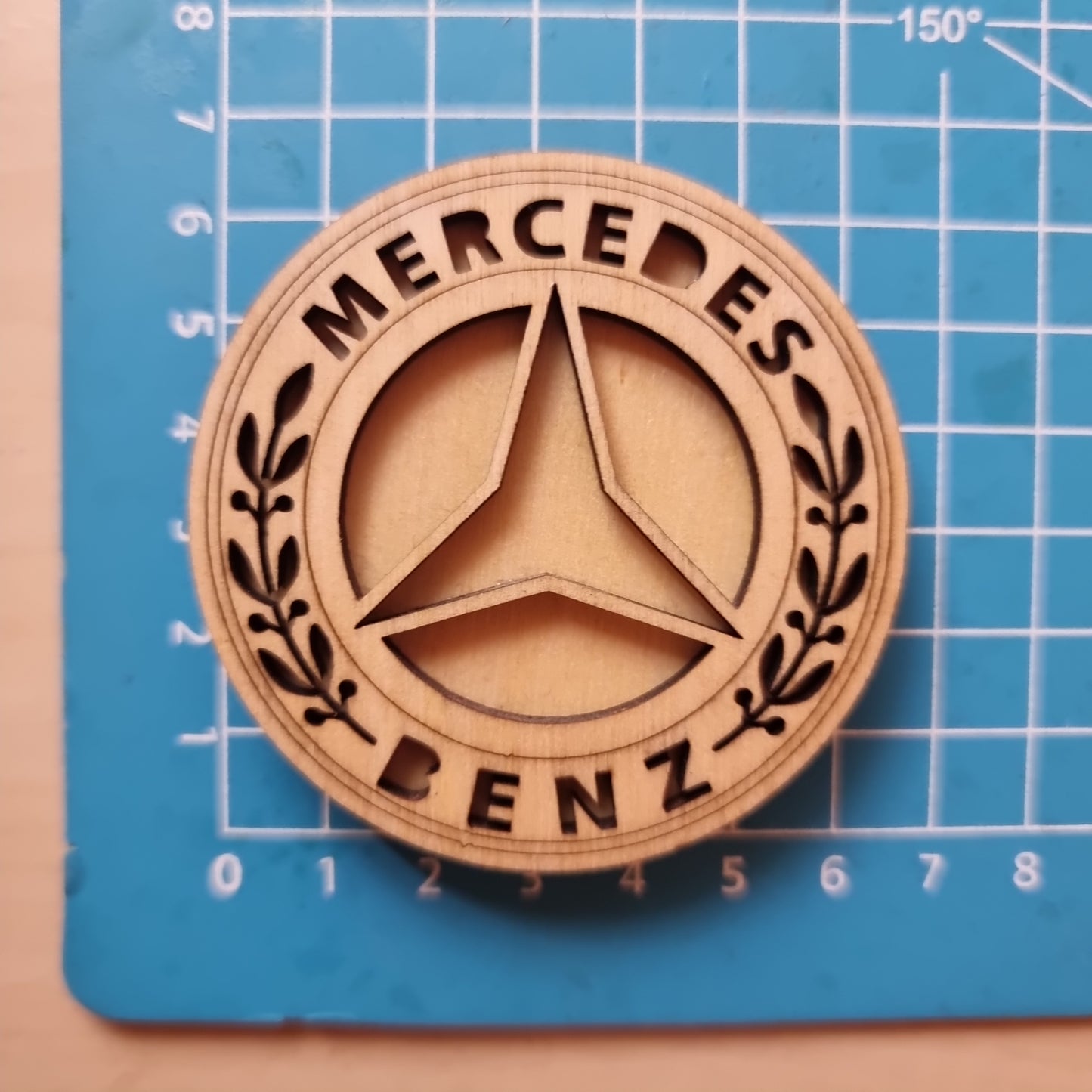 Mercedes-Benz Holzmagnet mit 3D-Effekt