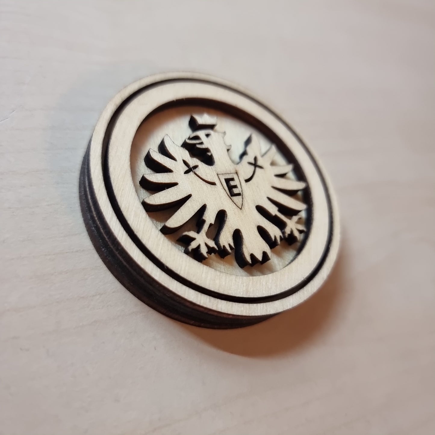 Imán Eintracht Frankfurt de madera con efecto 3D