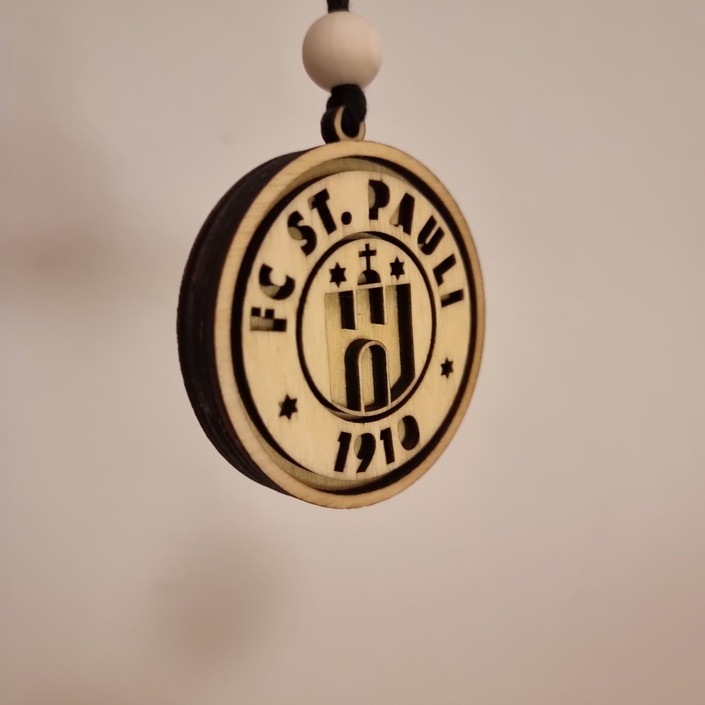 FC St. Pauli pendant in wood with 3D effect