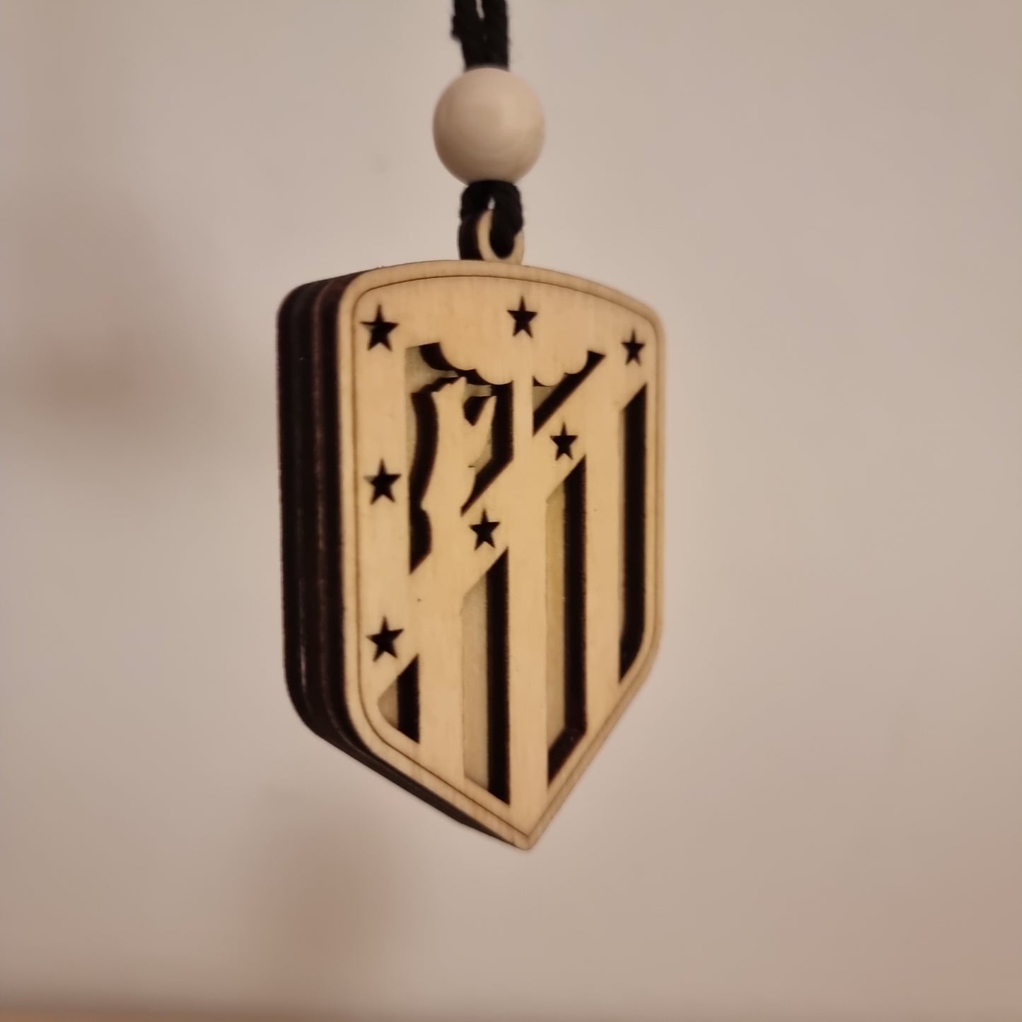 At. Madrid pendant in wood with 3D effect