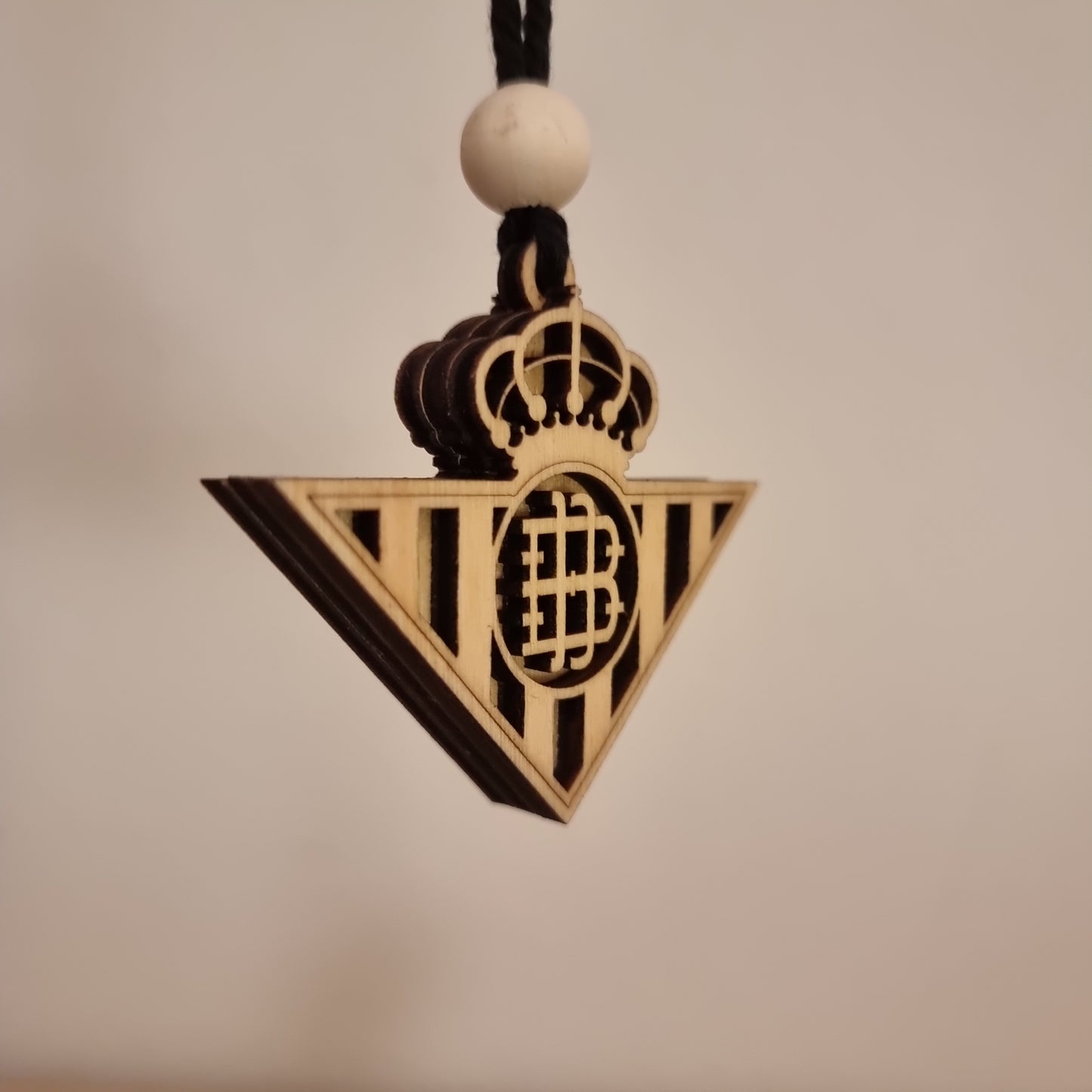 Real Betis wooden pendant with 3D effect