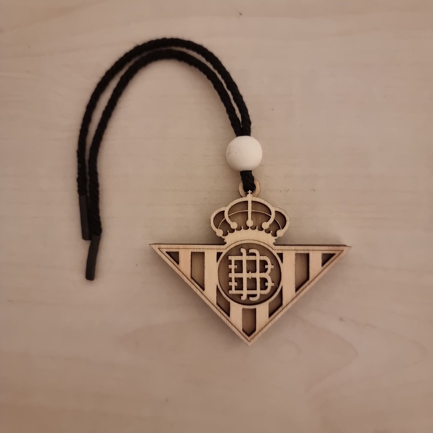 Real Betis wooden pendant with 3D effect