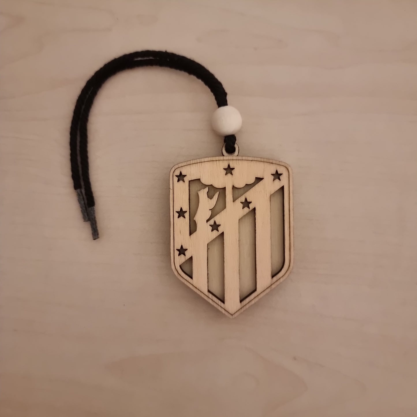 At. Madrid pendant in wood with 3D effect